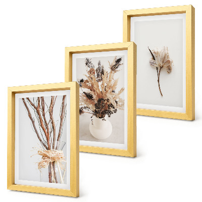 Tríptico com moldura Flores e galhos em um estilo minimalista natural.