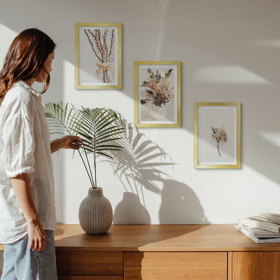 Tríptico com moldura Flores e galhos em um estilo minimalista natural.