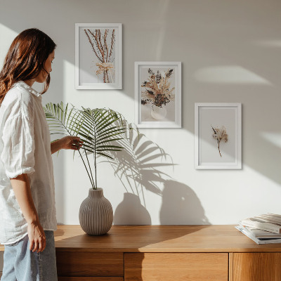 Tríptico com moldura Flores e galhos em um estilo minimalista natural.