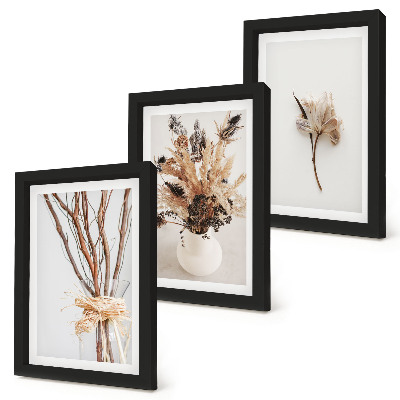 Tríptico com moldura Flores e galhos em um estilo minimalista natural.