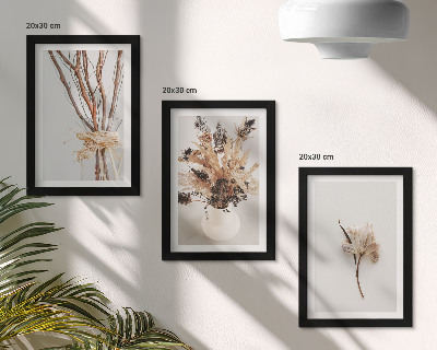 Tríptico com moldura Flores e galhos em um estilo minimalista natural.