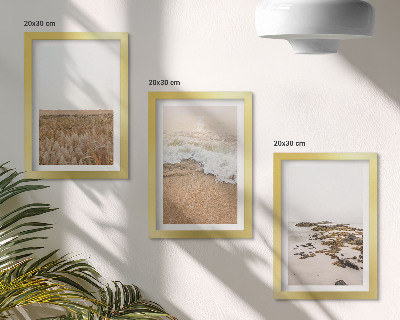 Conjunto de molduras com imagens Praia com ondas e pedras do mar no verão