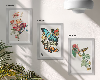 Tríptico com moldura Flores, borboletas e um pássaro em tons pastel.