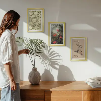 Conjunto de 3 quadros decorativos com estampa de flores e pássaros em ambiente natural