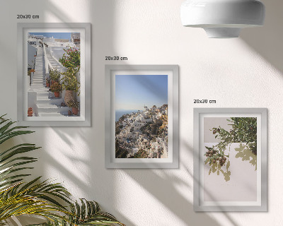 Conjunto de molduras com imagens Escadaria branca em Santorini com vista para a cidade.