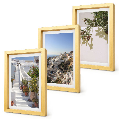 Conjunto de molduras com imagens Escadaria branca em Santorini com vista para a cidade.