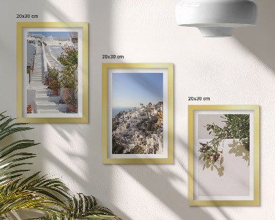 Conjunto de molduras com imagens Escadaria branca em Santorini com vista para a cidade.