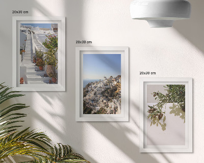 Conjunto de molduras com imagens Escadaria branca em Santorini com vista para a cidade.