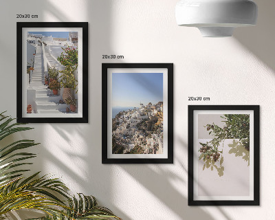 Conjunto de molduras com imagens Escadaria branca em Santorini com vista para a cidade.