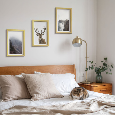 Conjunto de 3 quadros decorativos Paisagem montanhosa com nevoeiro, água e veados.