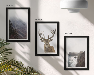 Conjunto de 3 quadros decorativos Paisagem montanhosa com nevoeiro, água e veados.