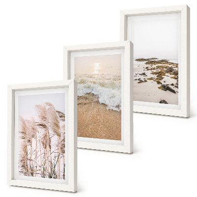 Tríptico com moldura Ondas de grama na praia e pedras à beira-mar em estilo boho.