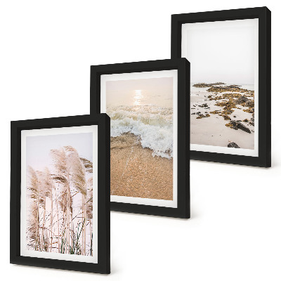 Tríptico com moldura Ondas de grama na praia e pedras à beira-mar em estilo boho.