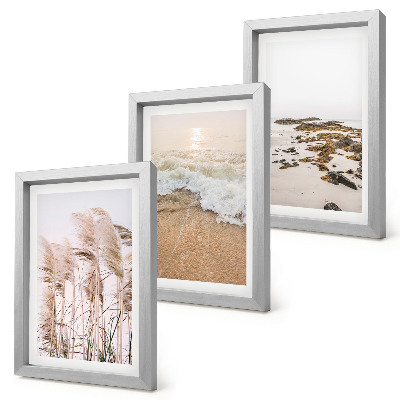 Tríptico com moldura Ondas de grama na praia e pedras à beira-mar em estilo boho.