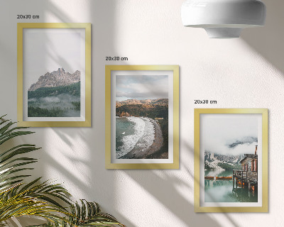 Conjunto de 3 quadros decorativos Paisagens montanhosas com praia e casa de madeira