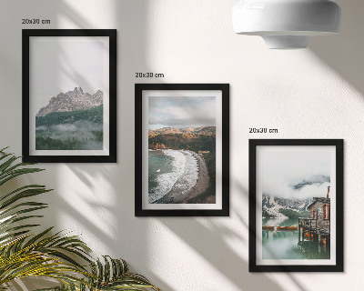Conjunto de 3 quadros decorativos Paisagens montanhosas com praia e casa de madeira