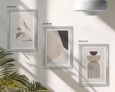 Tríptico com moldura formas geométricas abstratas e rosto de mulher
