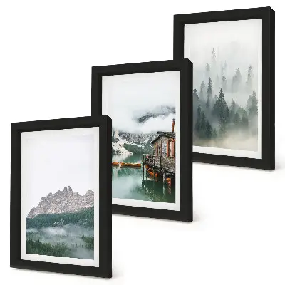 Conjunto de 3 quadros decorativos com paisagem de montanhas, lago, chalé e neblina na floresta