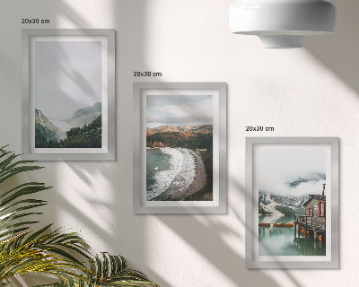 Conjunto de 3 quadros decorativos Vista para a montanha e para a praia com nuvens e água.