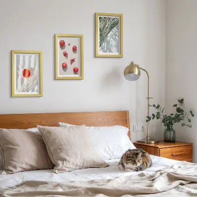 Conjunto de 3 quadros decorativos com estampas de frutas tropicais e folhas de palmeira