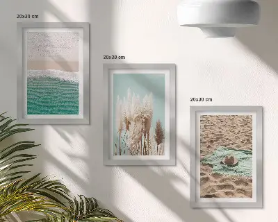 Conjunto de 3 quadros decorativos com estética de praia, ondas, grama, chapéu e areia para relaxamento e natureza