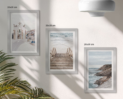 Conjunto de molduras com imagens Vistas do mar e da arquitetura de Santorini contra o céu.