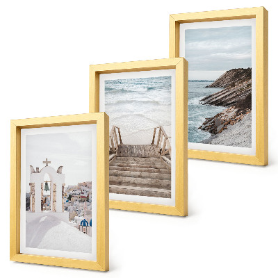 Conjunto de molduras com imagens Vistas do mar e da arquitetura de Santorini contra o céu.