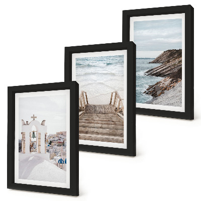 Conjunto de molduras com imagens Vistas do mar e da arquitetura de Santorini contra o céu.
