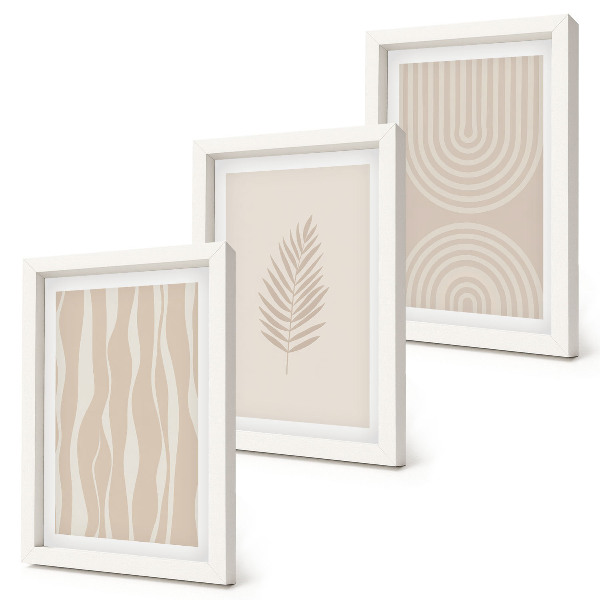Tríptico com moldura Estampas em tons de bege com motivos vegetais.