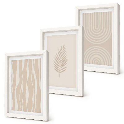 Tríptico com moldura Estampas em tons de bege com motivos vegetais.