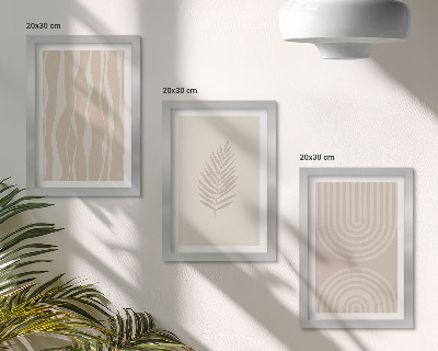 Tríptico com moldura Estampas em tons de bege com motivos vegetais.