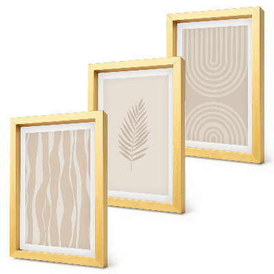 Tríptico com moldura Estampas em tons de bege com motivos vegetais.