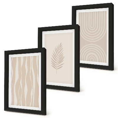 Tríptico com moldura Estampas em tons de bege com motivos vegetais.