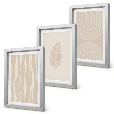 Tríptico com moldura Estampas em tons de bege com motivos vegetais.