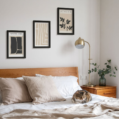 Conjunto de molduras com imagens Formas abstratas e motivos vegetais em tons neutros.