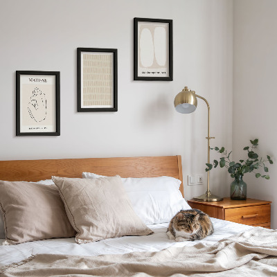 Conjunto de molduras com imagens Linhas e formas em tons de bege e branco.