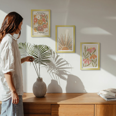 Tríptico com moldura Flores em tons pastel com raios de sol