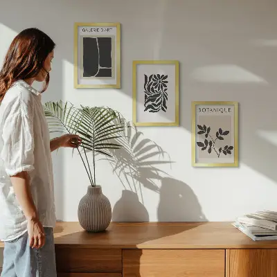 Conjunto de quadros com imagens com padrões abstratos de plantas e formas geométricas