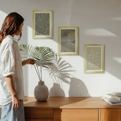 Conjunto de 3 quadros decorativos com padrões ondulados e abstratos de flores boho
