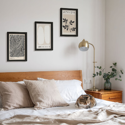 Conjunto de 3 quadros decorativos Estampas florais e linhas minimalistas em tons neutros.