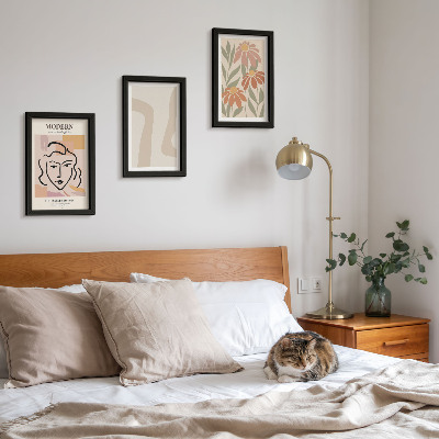 Tríptico com moldura Mulher em estilo moderno com padrões abstratos