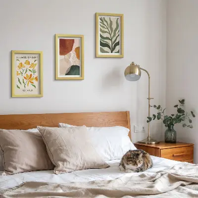 Conjunto de 3 quadros decorativos com motivos florais, formas abstratas e folhas