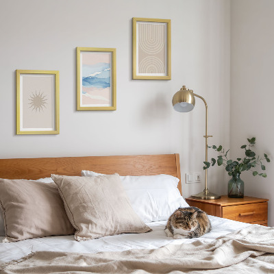 Conjunto de 3 quadros decorativos Sol, ondas e linhas abstratas em tons pastel.