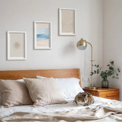 Conjunto de 3 quadros decorativos com estampa de sol, ondas e linhas abstratas em tons pastel