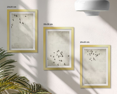 Conjunto de 3 quadros decorativos Uma pintura minimalista de pássaros voando.