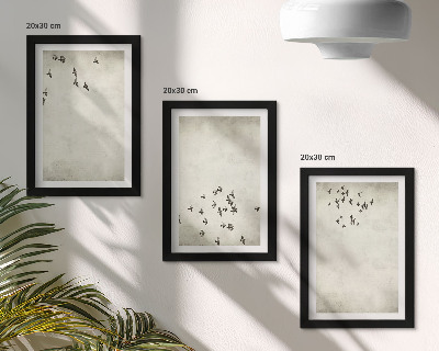 Conjunto de 3 quadros decorativos Uma pintura minimalista de pássaros voando.