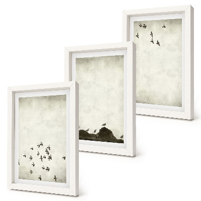 Tríptico com moldura Pássaros em voo pintados em estilo minimalista