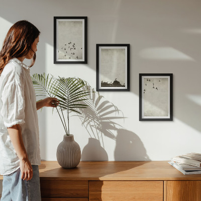 Tríptico com moldura Pássaros em voo pintados em estilo minimalista