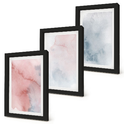Tríptico com moldura Aquarelas em tons pastel sobre tela com texturas coloridas.