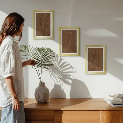 Tríptico com moldura estampa de textura minimalista de casca de árvore com padrão de madeira
